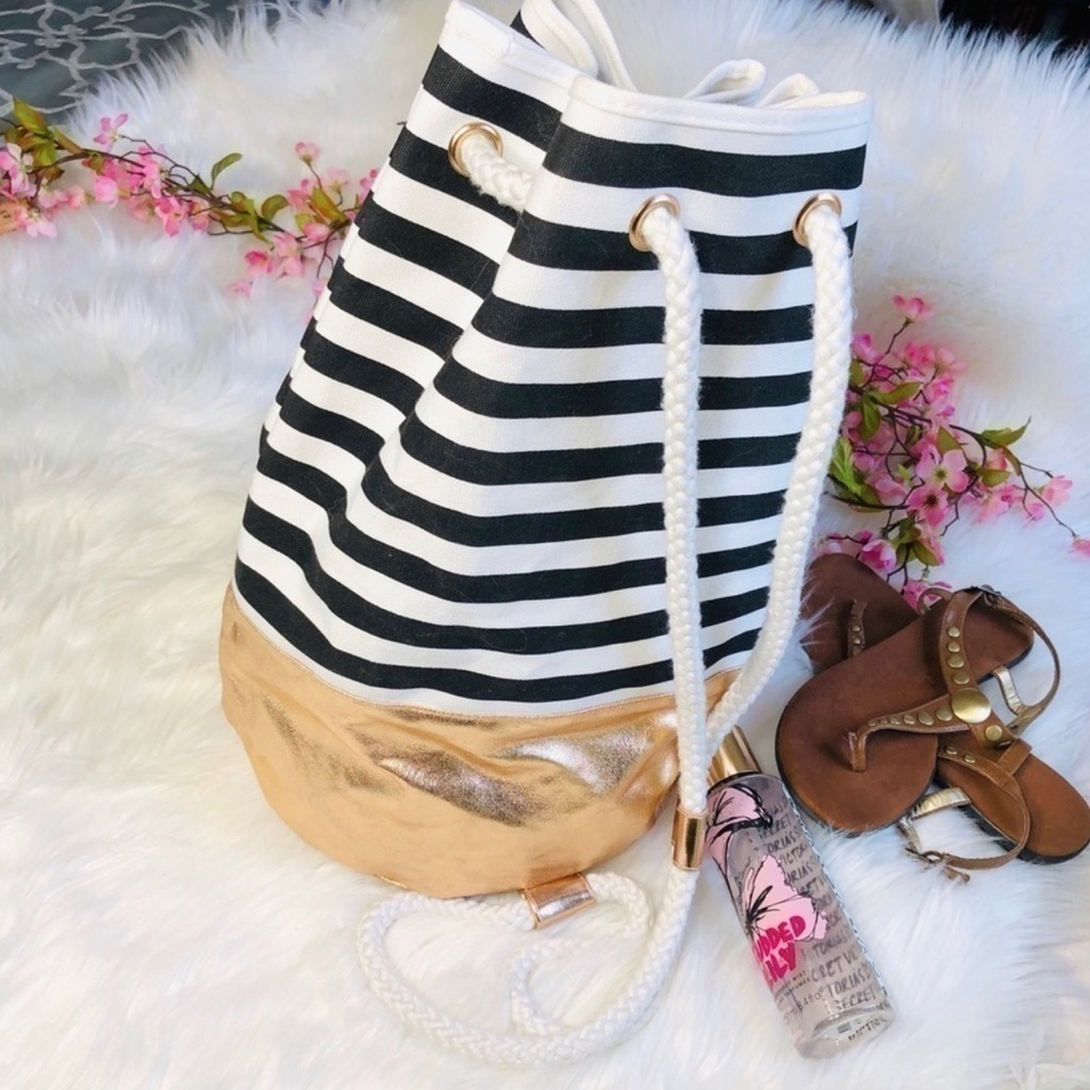 ⚠️SALE⚠️Victoria’s Secret Draw String Bag